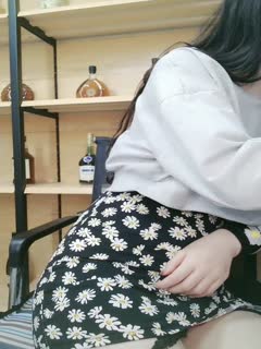 19岁外貌清纯的女大学生
